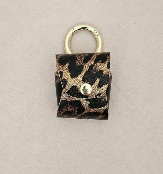 Lederetui für AirPods – Leopardenmuster