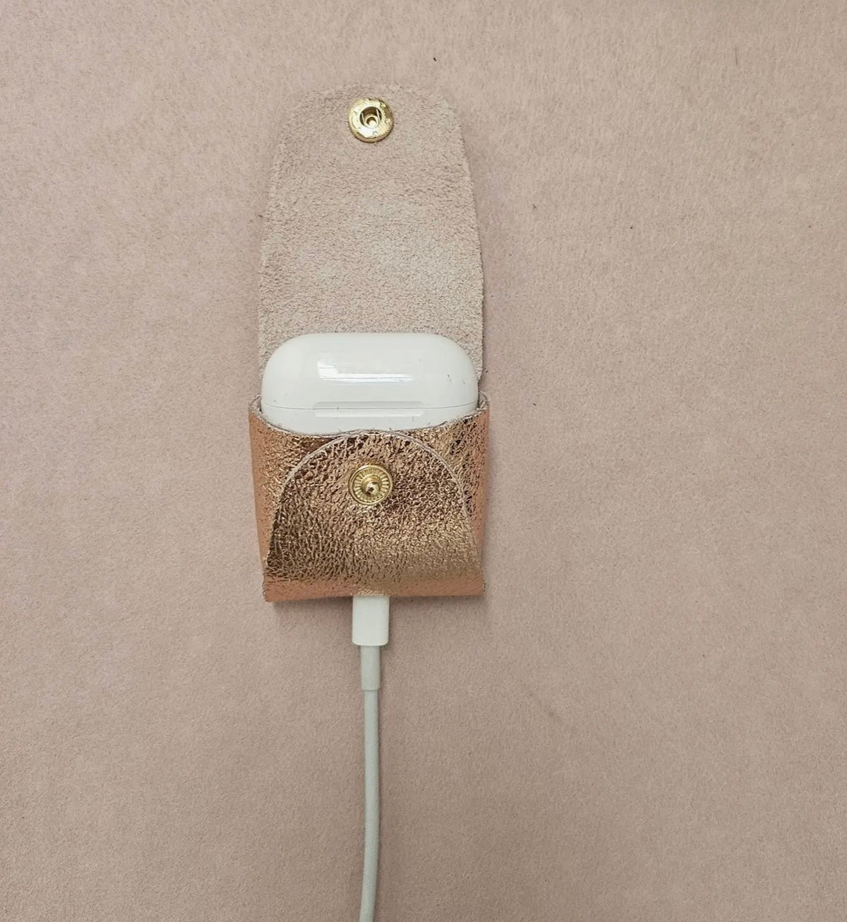 Lederetui für AirPods – Champagner